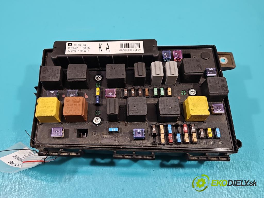 Opel Zafira B 2005-2014 1.9 cdti 150 hp manual 110 kW 1910 cm3 5- skříňka pojistková 13250232 (Pojistkové skříňky)