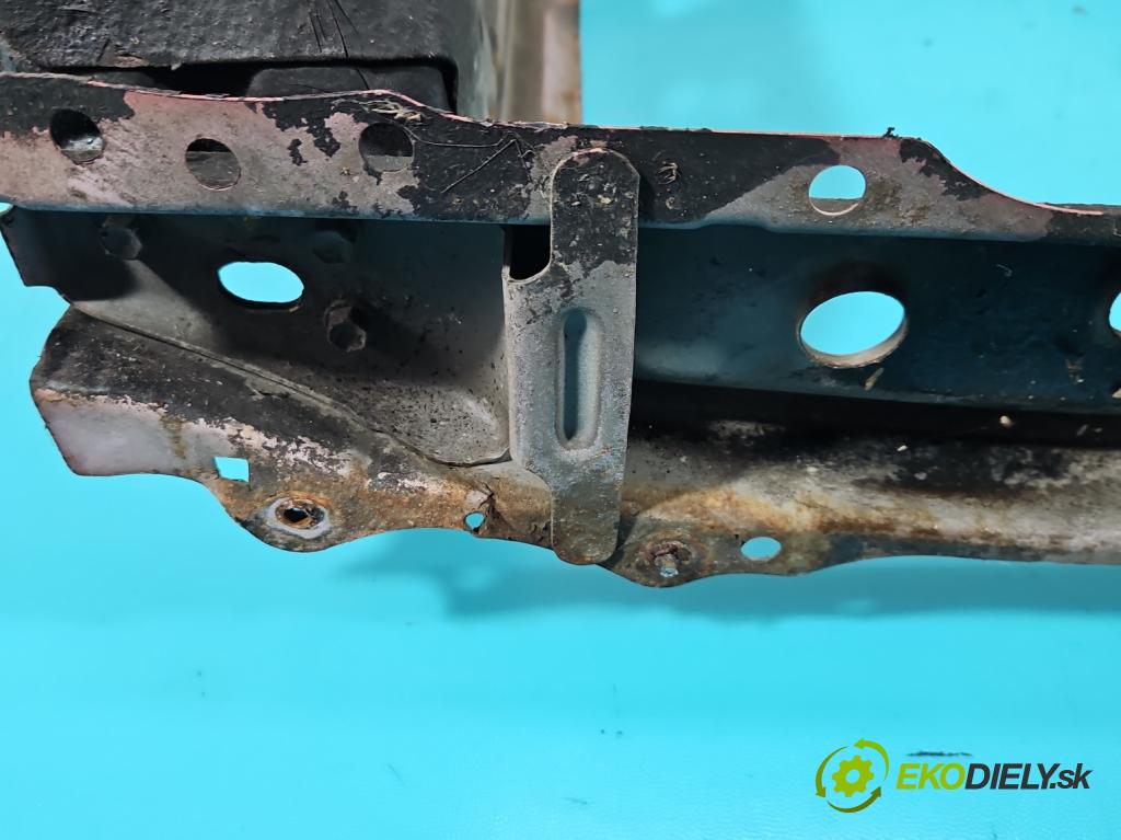 Toyota Yaris II 2005-2011 1.0 vvti 69KM manual 51 kW 998 cm3 5- stěna přední  (Výztuhy přední)