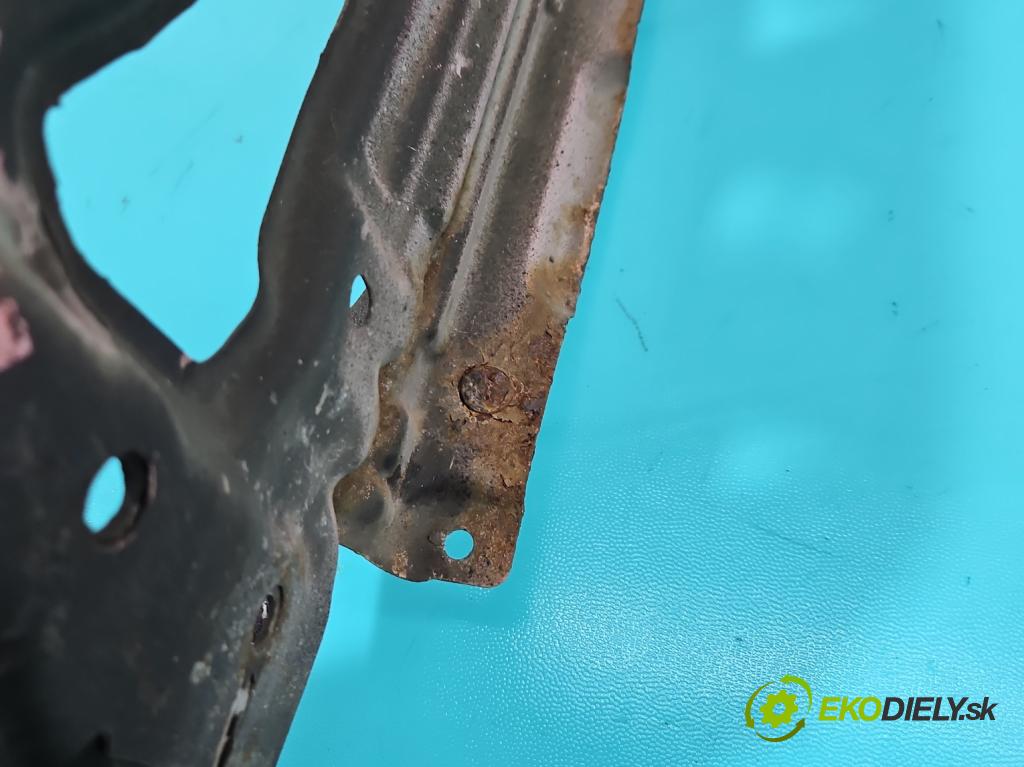 Toyota Yaris II 2005-2011 1.0 vvti 69KM manual 51 kW 998 cm3 5- stěna přední  (Výztuhy přední)