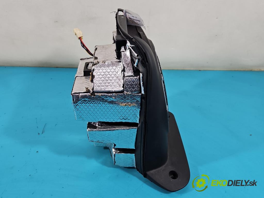 Mitsubishi Outlander II 2006-2013 2.0 DI-D 140 HP manual 103 kW 1968 cm3 5- Subwoofer:  (Audio zariadenia)