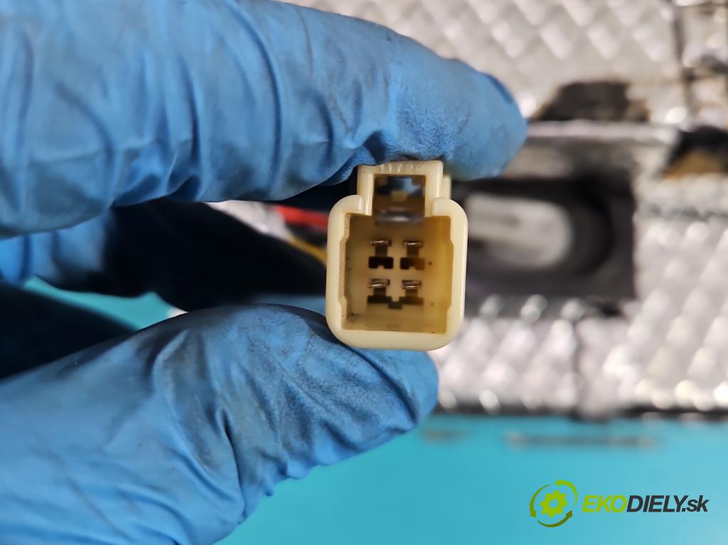 Mitsubishi Outlander II 2006-2013 2.0 DI-D 140 HP manual 103 kW 1968 cm3 5- Subwoofer:  (Audio zariadenia)