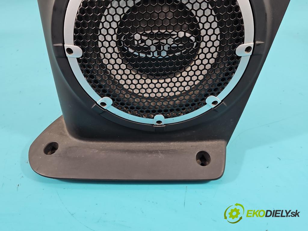 Mitsubishi Outlander II 2006-2013 2.0 DI-D 140 HP manual 103 kW 1968 cm3 5- Subwoofer:  (Audio zariadenia)