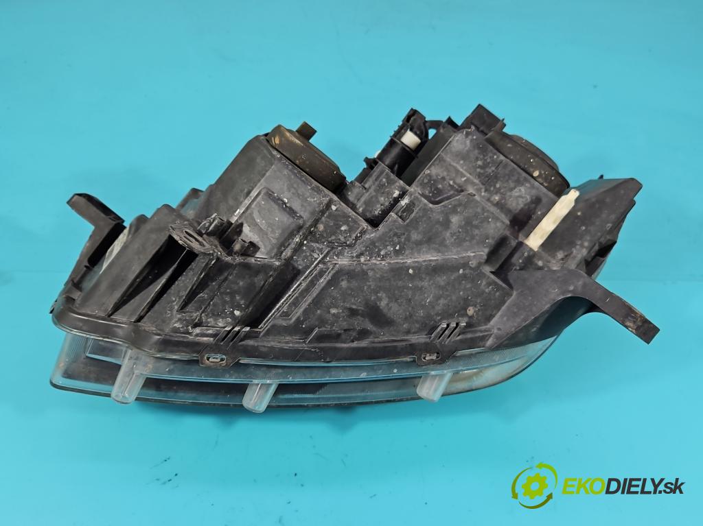 Dacia Sandero II 2012-2020 1.0 12V SCe: 73 HP manual 54 kW 999 cm3 5- Reflektor: pravý 260103529R (Pravé)