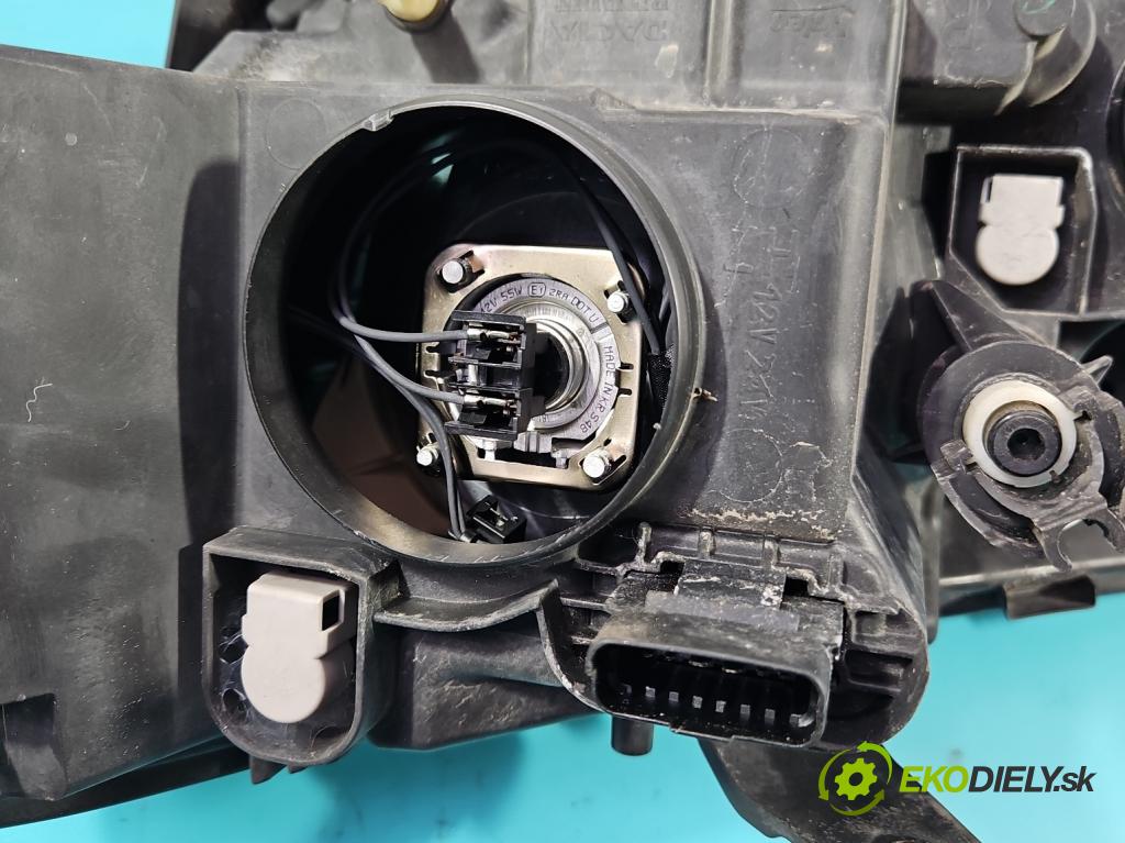 Dacia Sandero II 2012-2020 1.0 12V SCe: 73 HP manual 54 kW 999 cm3 5- Reflektor: pravý 260103529R (Pravé)