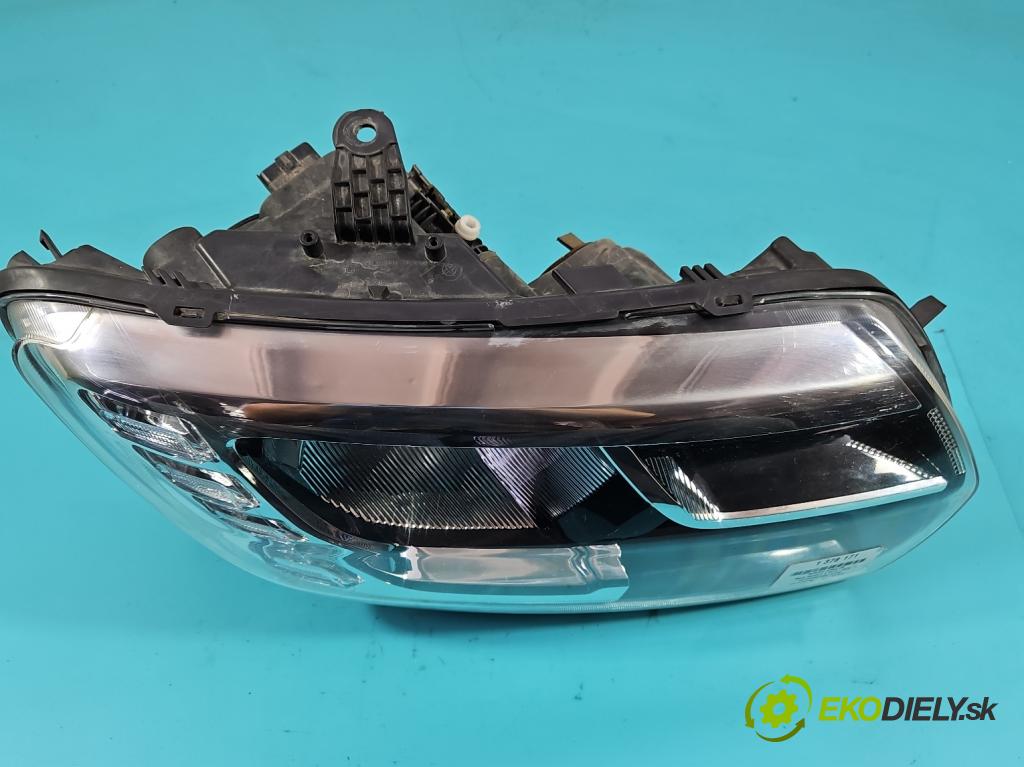 Dacia Sandero II 2012-2020 1.0 12V SCe: 73 HP manual 54 kW 999 cm3 5- Reflektor: pravý 260103529R (Pravé)