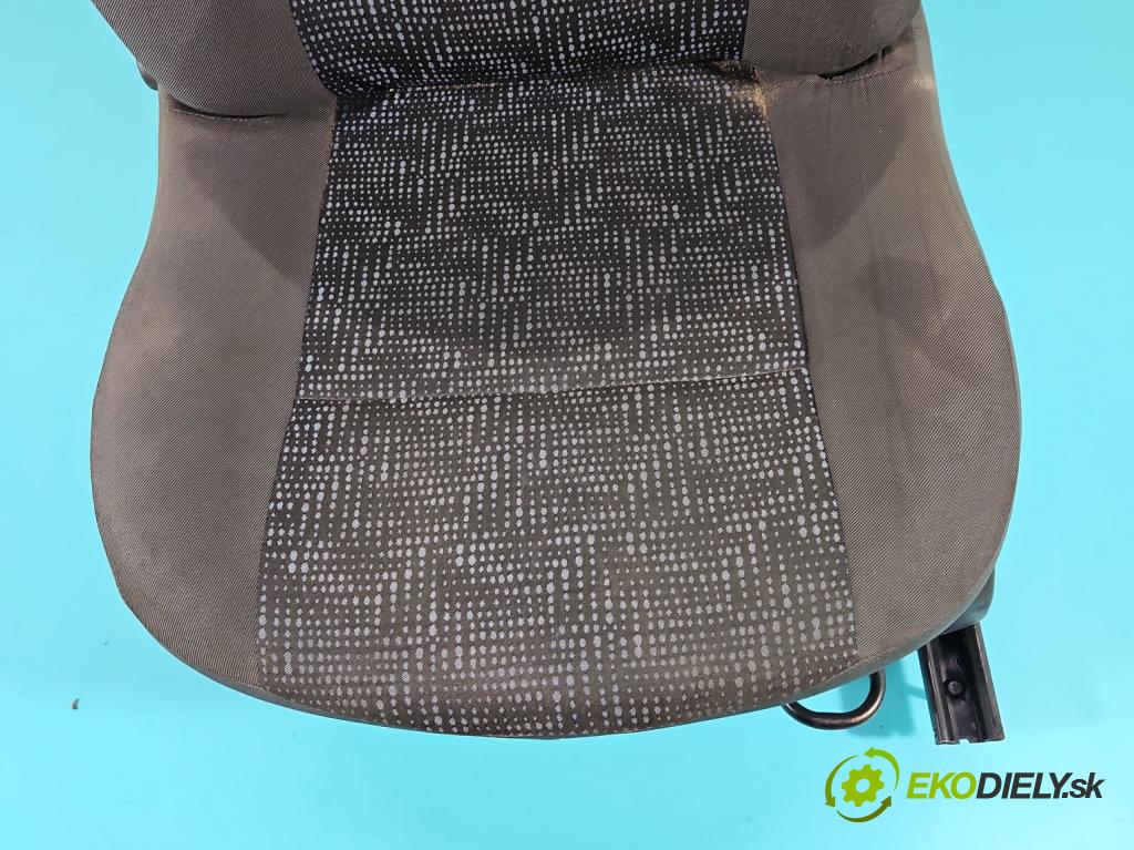 Renault Twingo II 2007-2014 1,2.0 16V 75 HP manual 55 kW 1149 cm3 3- Sedačka ľavý  (Sedačky, sedadlá)