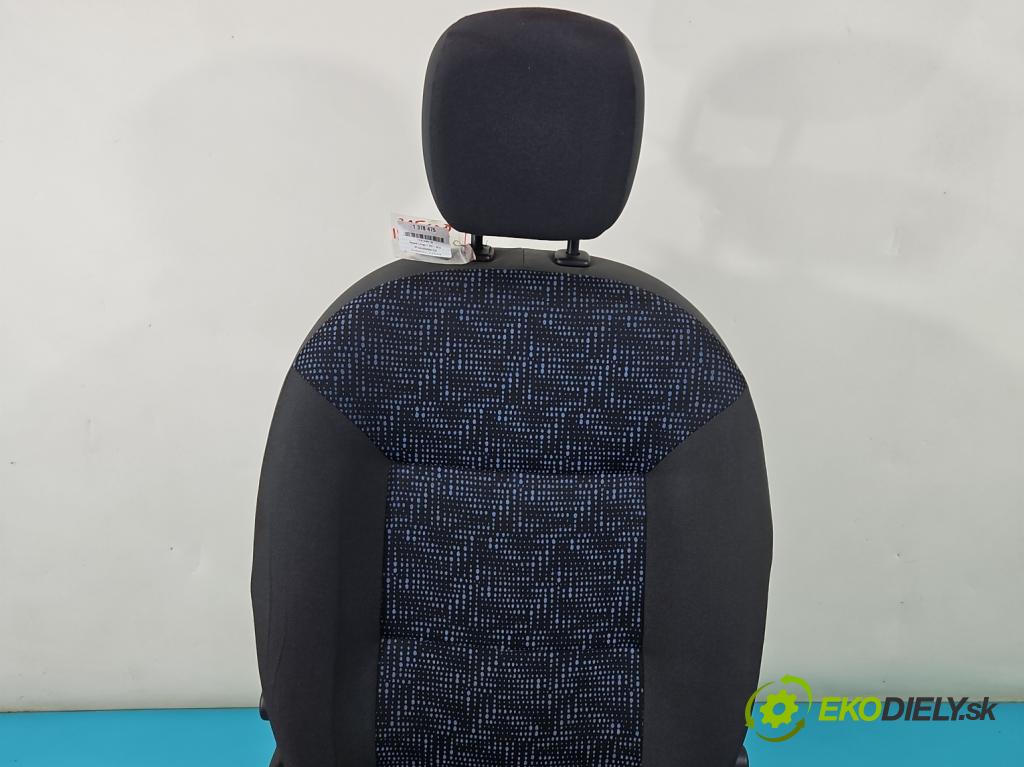 Renault Twingo II 2007-2014 1,2.0 16V 75 HP manual 55 kW 1149 cm3 3- Sedačka pravý (Sedačky, sedadlá)