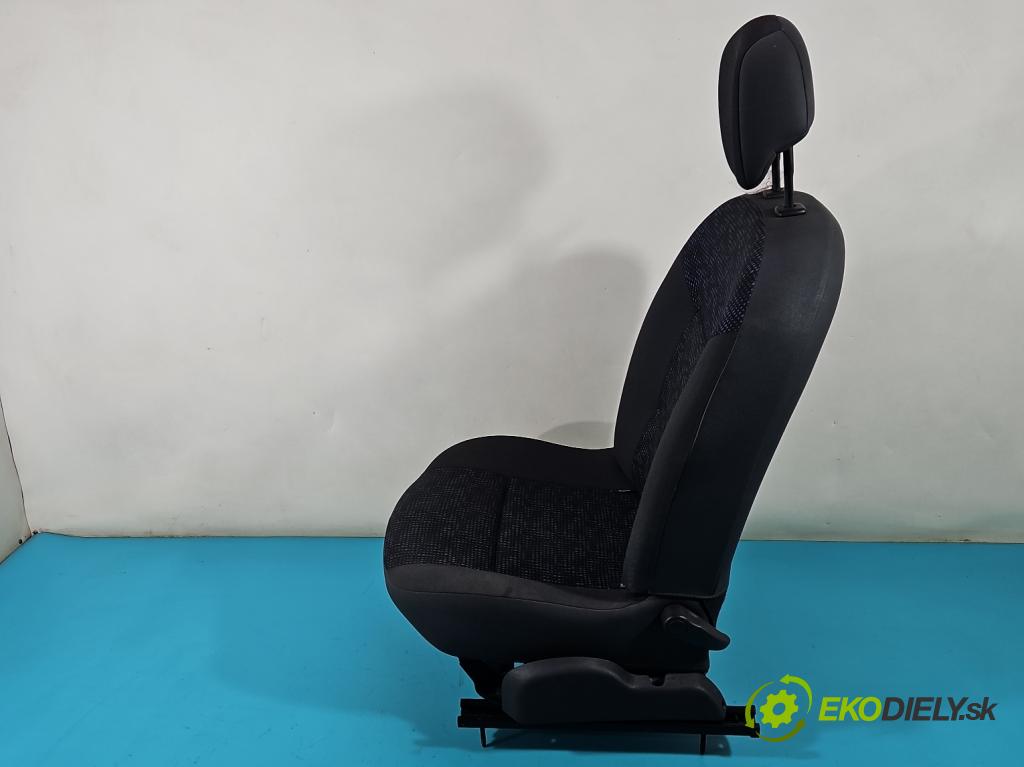 Renault Twingo II 2007-2014 1,2.0 16V 75 HP manual 55 kW 1149 cm3 3- Sedačka pravý (Sedačky, sedadlá)