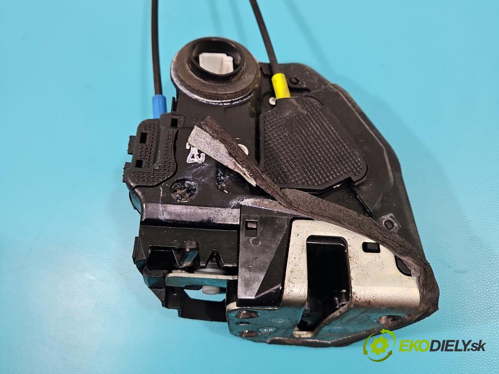Toyota Auris I 2006-2013 1.6 vvti 124 hp manual 91 kW 1598 cm3 5- zámek zadní pravý