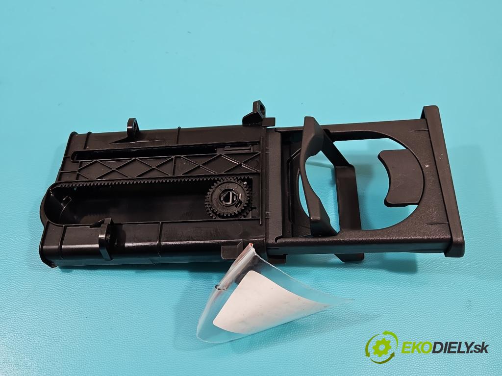 Toyota Auris I 2006-2013 1.6 vvti 124hp manual 91 kW 1598 cm3 5- Rukojeť: na nápoje:  (Úchyty, držiaky na nápoje)