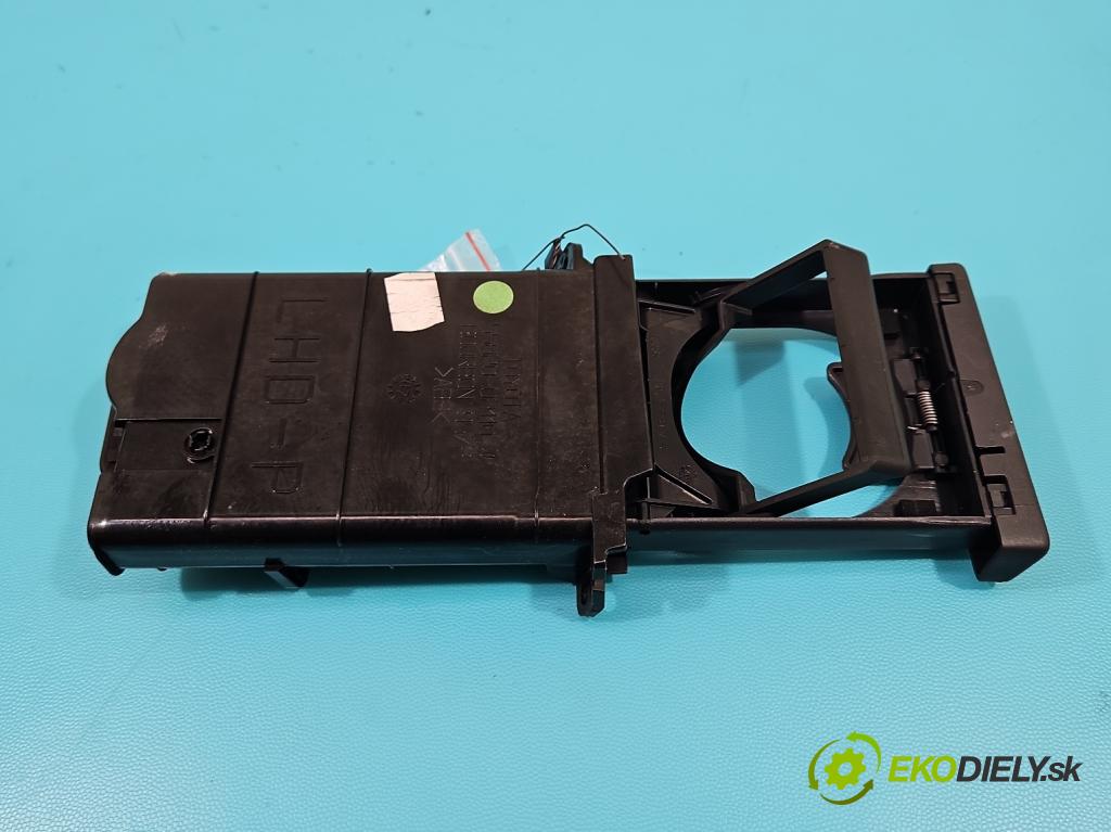 Toyota Auris I 2006-2013 1.6 vvti 124hp manual 91 kW 1598 cm3 5- Rukojeť: na nápoje:  (Úchyty, držiaky na nápoje)