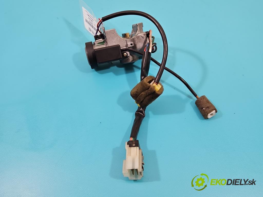 Nissan Serena 2.3d 75 HP manual 55 kW 2283 cm3 5- Spínačka  (Spínacie skrinky a kľúče)