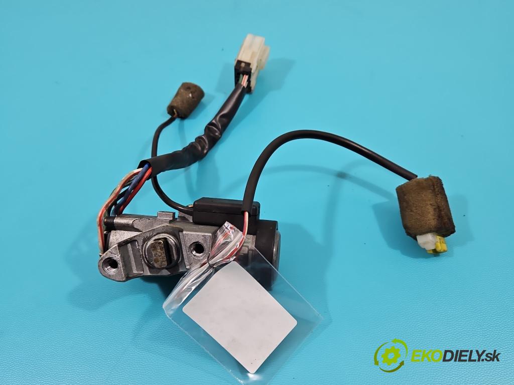 Nissan Serena 2.3d 75 HP manual 55 kW 2283 cm3 5- Spínačka  (Spínacie skrinky a kľúče)