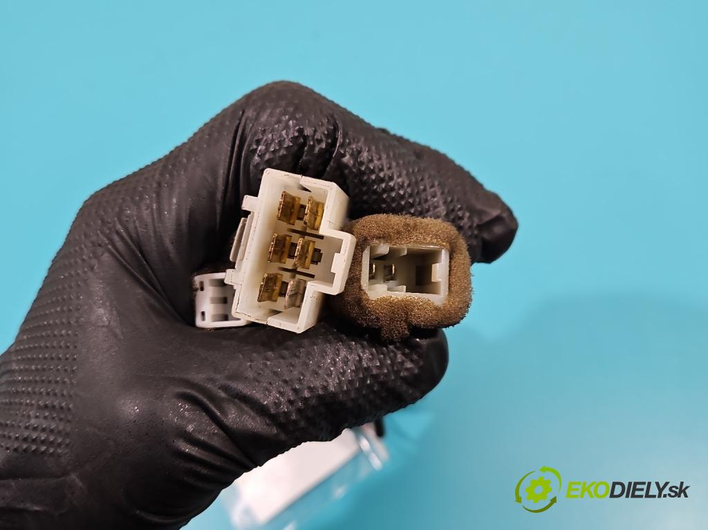 Nissan Serena 2.3d 75 HP manual 55 kW 2283 cm3 5- Spínačka  (Spínacie skrinky a kľúče)