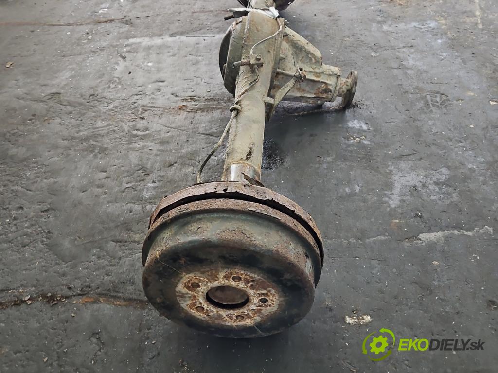 Nissan Serena 2.3d 75 HP manual 55 kW 2283 cm3 5- Most: zadní: