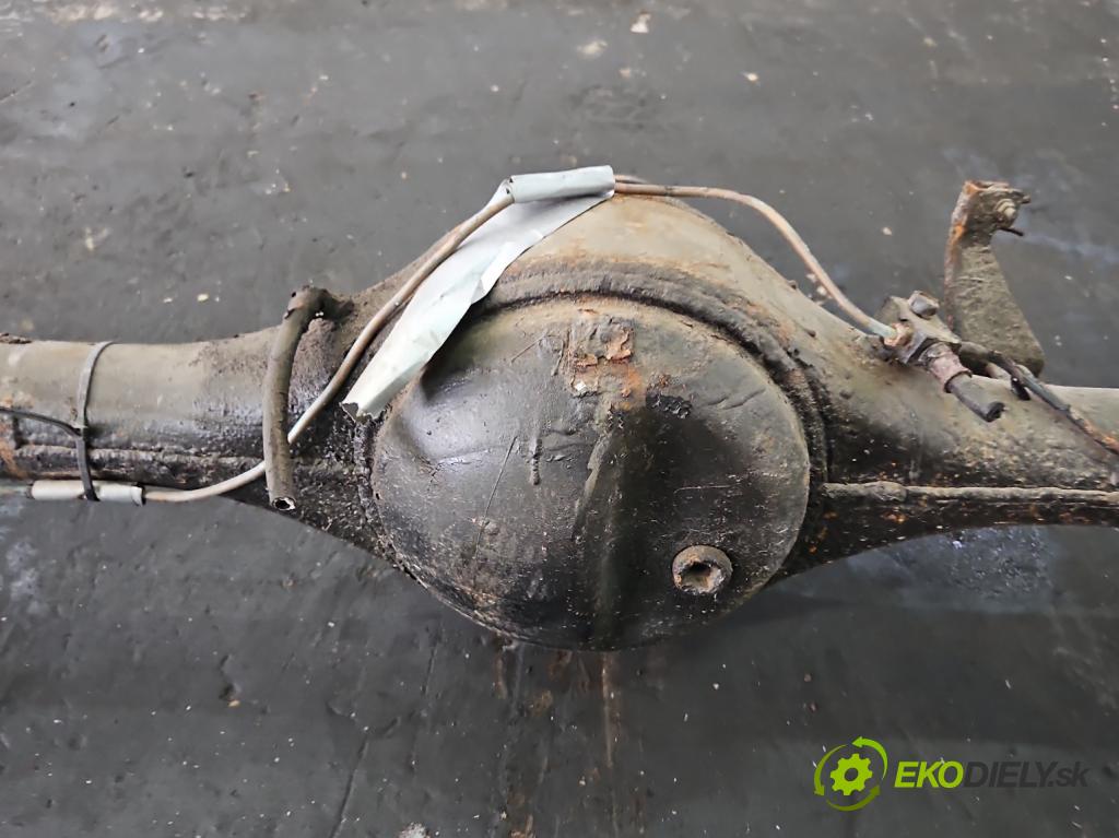 Nissan Serena 2.3d 75 HP manual 55 kW 2283 cm3 5- Most: zadní: