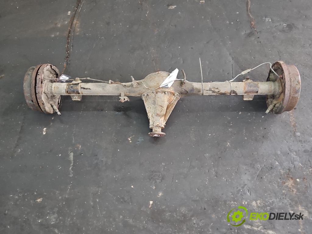 Nissan Serena 2.3d 75 HP manual 55 kW 2283 cm3 5- Most: zadní: