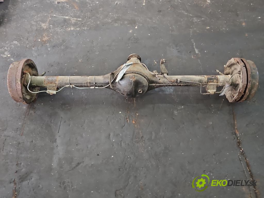 Nissan Serena 2.3d 75 HP manual 55 kW 2283 cm3 5- Most: zadní: