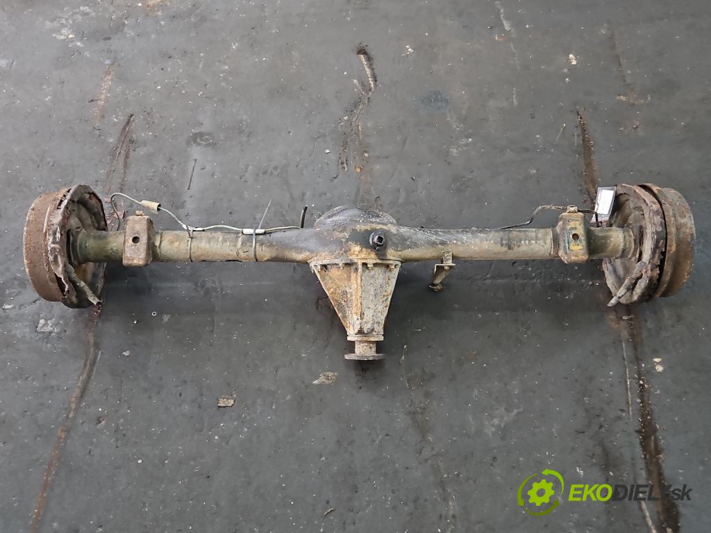 Nissan Serena 2.3d 75 HP manual 55 kW 2283 cm3 5- Most: zadní: