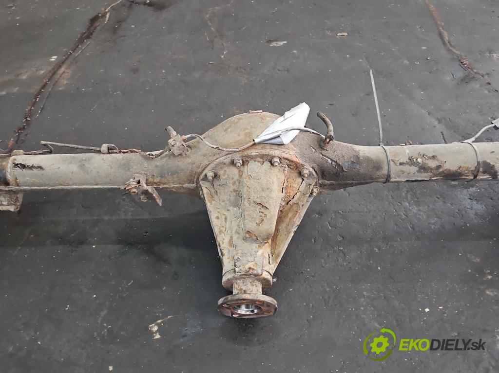 Nissan Serena 2.3d 75 HP manual 55 kW 2283 cm3 5- Most: zadní: