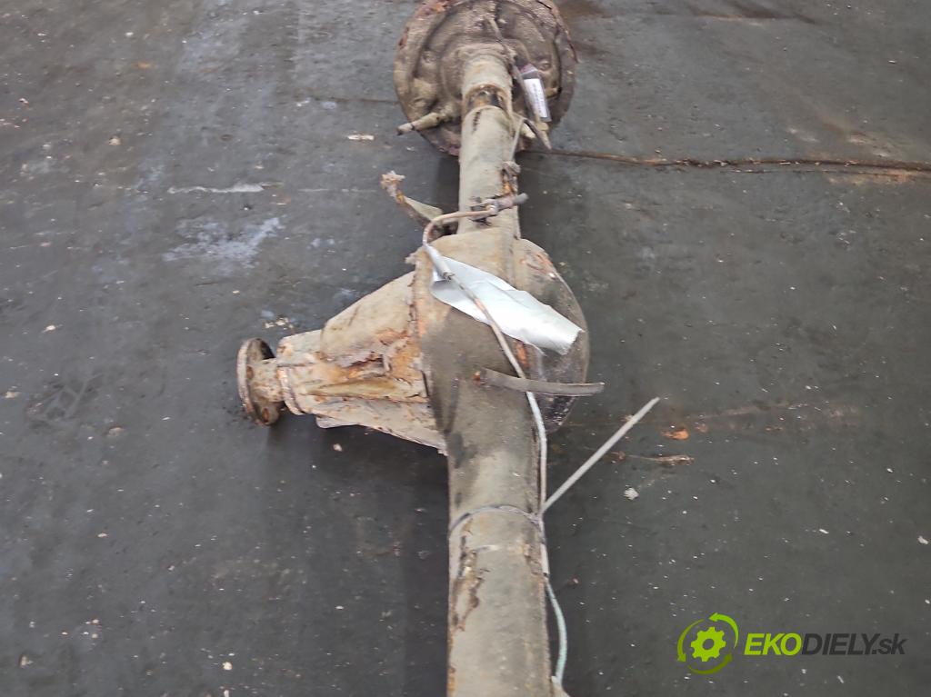 Nissan Serena 2.3d 75 HP manual 55 kW 2283 cm3 5- Most: zadní: