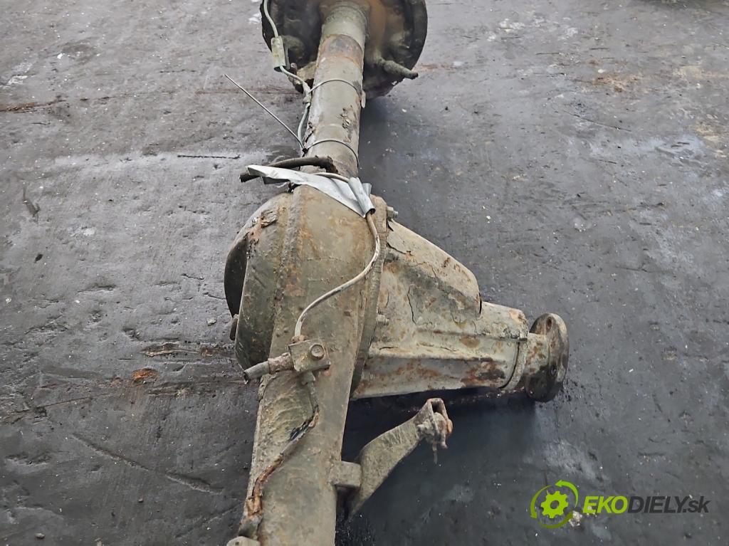 Nissan Serena 2.3d 75 HP manual 55 kW 2283 cm3 5- Most: zadní: