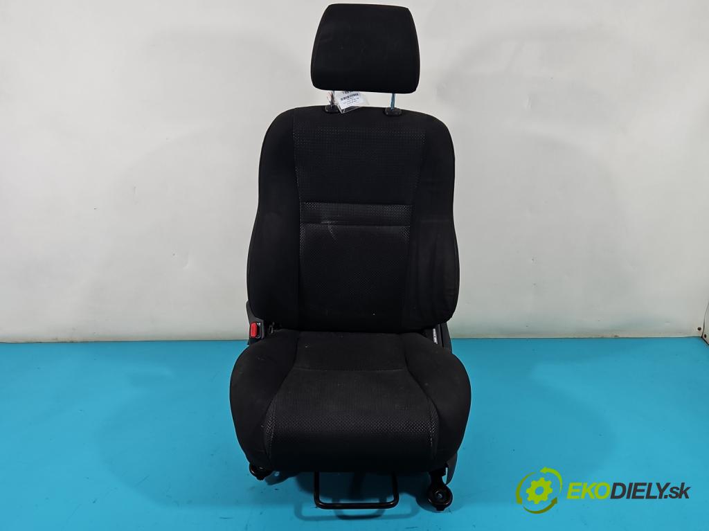 Toyota Avensis II T25 2003-2008 1.8 vvti 129 HP manual 95 kW 1794 cm3 5- Sedačka ľavý  (Sedačky, sedadlá)