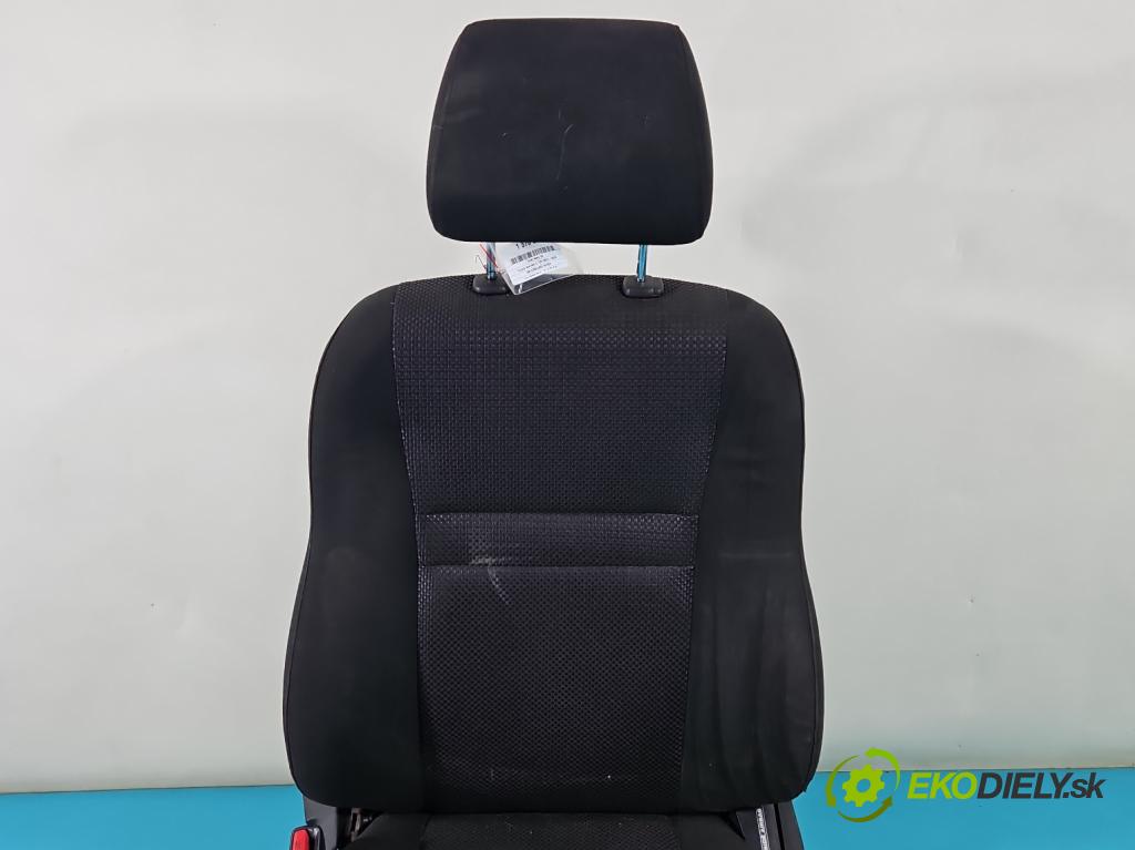 Toyota Avensis II T25 2003-2008 1.8 vvti 129 HP manual 95 kW 1794 cm3 5- Sedačka ľavý  (Sedačky, sedadlá)