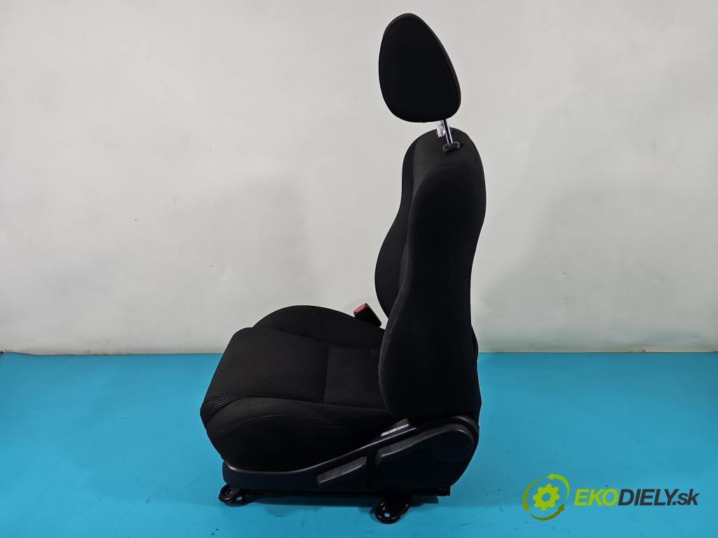 Toyota Avensis II T25 2003-2008 1.8 vvti 129 HP manual 95 kW 1794 cm3 5- Sedačka ľavý  (Sedačky, sedadlá)