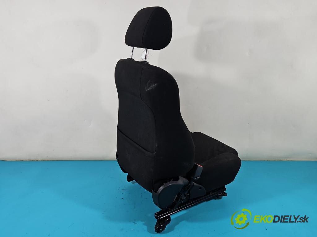 Toyota Avensis II T25 2003-2008 1.8 vvti 129 HP manual 95 kW 1794 cm3 5- Sedačka ľavý  (Sedačky, sedadlá)