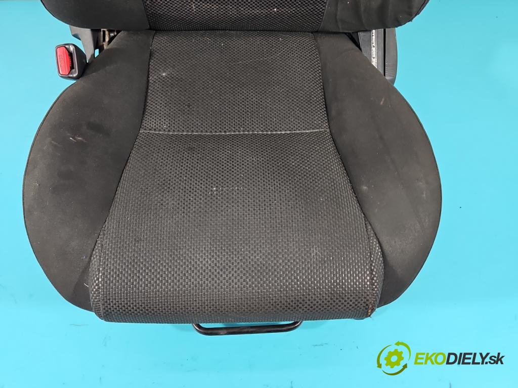 Toyota Avensis II T25 2003-2008 1.8 vvti 129 HP manual 95 kW 1794 cm3 5- Sedačka ľavý  (Sedačky, sedadlá)