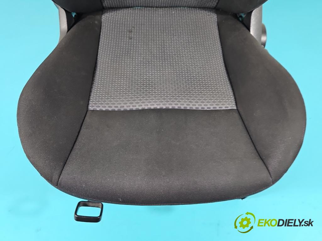 Mercedes A W169 2004-2012 1.5 95 HP manual 70 kW 1498 cm3 5- Sedačka ľavý  (Sedačky, sedadlá)