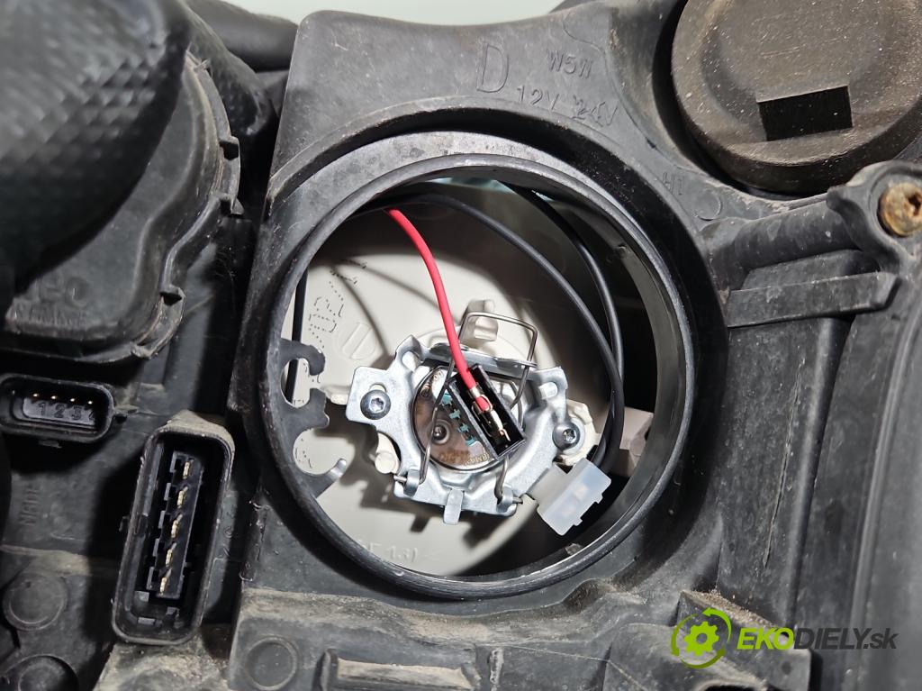 Renault Espace IV 2003-2014 2.0 dci 173KM automatic 127 kW 1995 cm3 5- Reflektor: pravý 260100085R (Pravé)