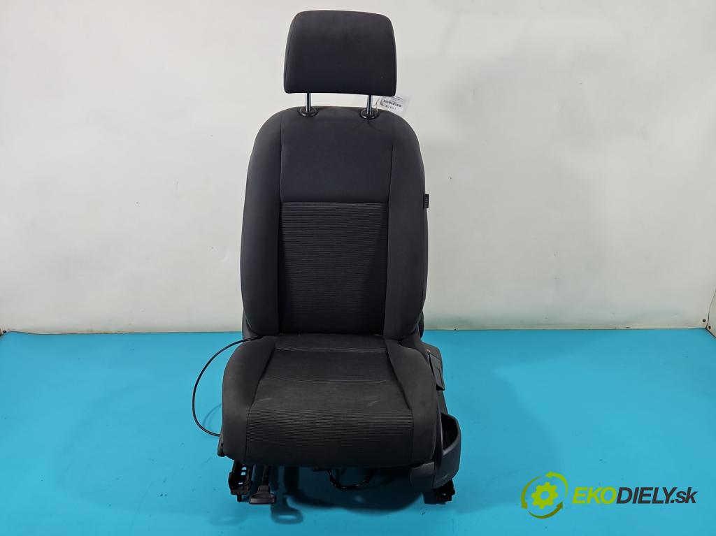 Vw Golf plus 1.9 tdi 105 HP manual 77 kW 1896 cm3 5- Sedačka ľavý  (Sedačky, sedadlá)