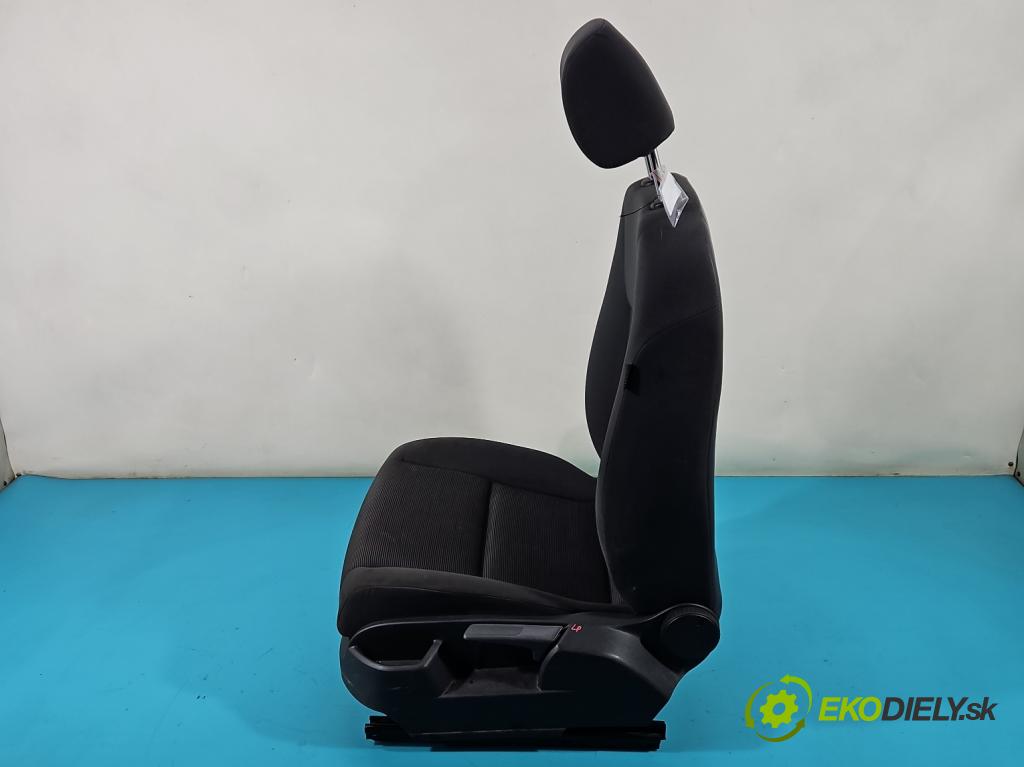 Vw Golf plus 1.9 tdi 105 HP manual 77 kW 1896 cm3 5- Sedačka ľavý  (Sedačky, sedadlá)