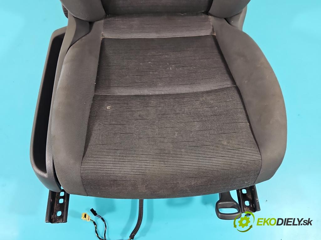 Vw Golf plus 1.9 tdi 105 HP manual 77 kW 1896 cm3 5- Sedačka pravý  (Sedačky, sedadlá)