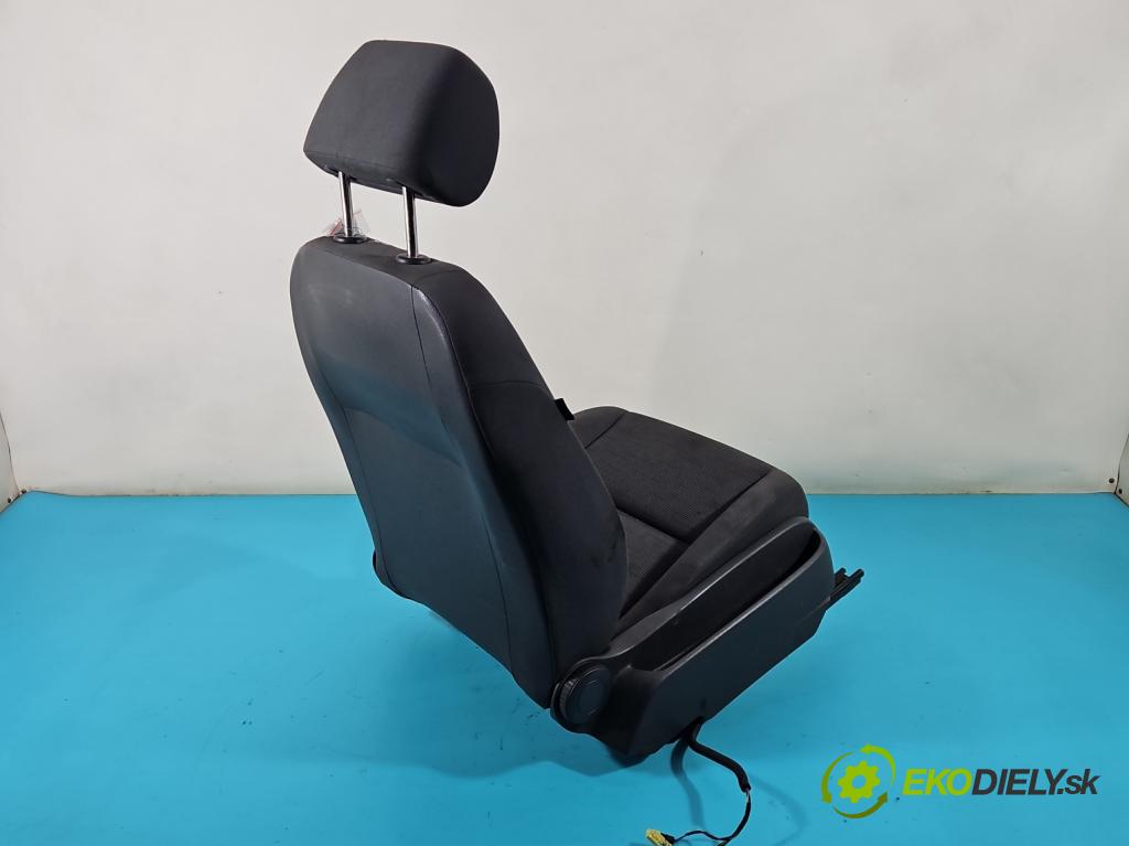 Vw Golf plus 1.9 tdi 105 HP manual 77 kW 1896 cm3 5- Sedačka pravý  (Sedačky, sedadlá)