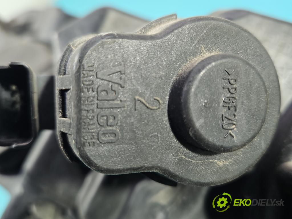 Citroen C4 I 2004-2011 1.6 16V 109 HP manual 80 kW 1587 cm3 3- Reflektor: pravý  (Pravé)