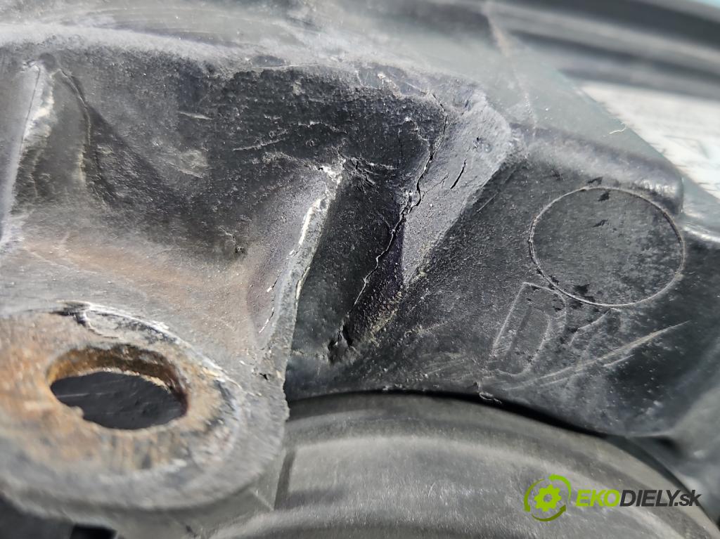 Citroen C4 I 2004-2011 1.6 16V 109 HP manual 80 kW 1587 cm3 3- Reflektor: pravý  (Pravé)