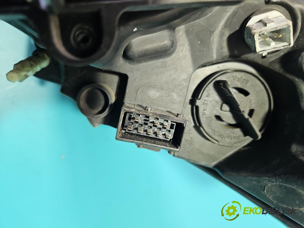 Citroen C4 I 2004-2011 1.6 16V 109 HP manual 80 kW 1587 cm3 3- Reflektor: pravý  (Pravé)