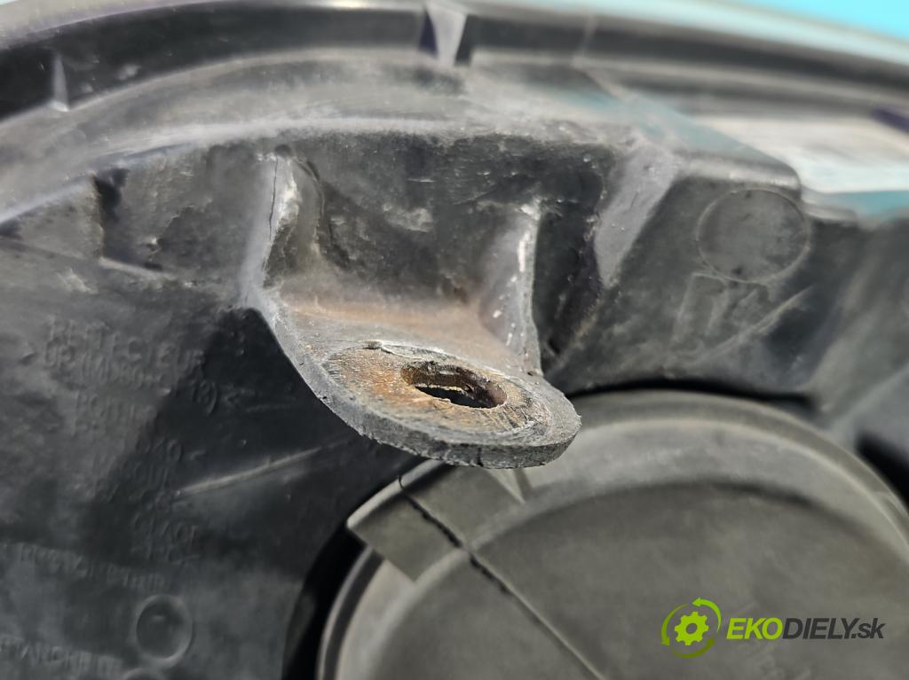 Citroen C4 I 2004-2011 1.6 16V 109 HP manual 80 kW 1587 cm3 3- Reflektor: pravý  (Pravé)