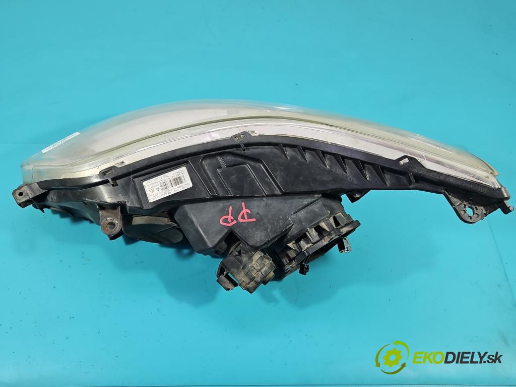 Citroen C4 I 2004-2011 1.6 16V 109 HP manual 80 kW 1587 cm3 3- Reflektor: pravý  (Pravé)