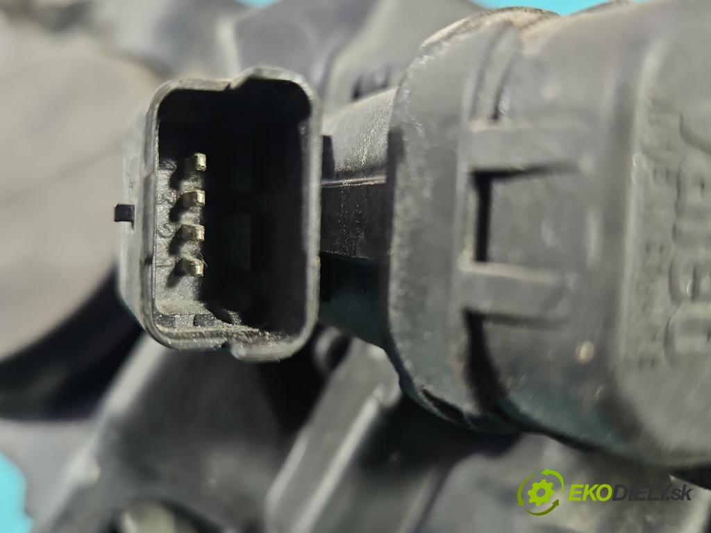 Citroen C4 I 2004-2011 1.6 16V 109 HP manual 80 kW 1587 cm3 3- Reflektor: pravý  (Pravé)