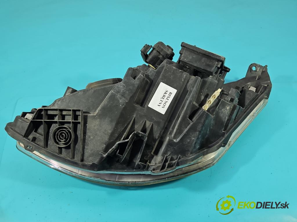 Citroen C4 I 2004-2011 1.6 16V 109 HP manual 80 kW 1587 cm3 3- Reflektor: pravý  (Pravé)