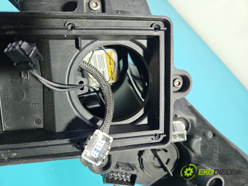 Citroen C4 I 2004-2011 1.6 16V 109 HP manual 80 kW 1587 cm3 3- Reflektor: pravý  (Pravé)