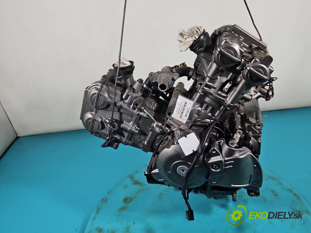 Suzuki SFV650 2009-2016 0.6 V2 72 HP manual 53 kW 645 cm3 2- motor benzín: P511