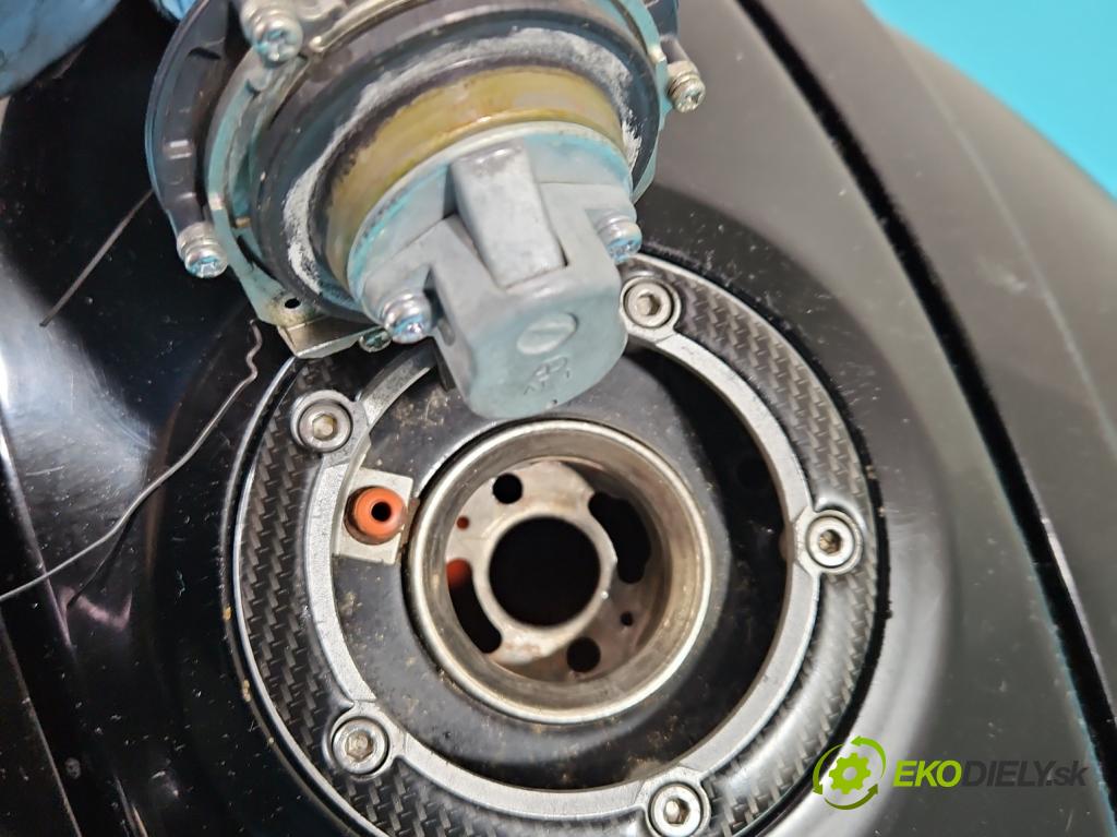 Suzuki SFV650 2009-2016 0.6 V2 72 HP manual 53 kW 645 cm3 2- Nádrž: palivo  (Palivová nádrž)