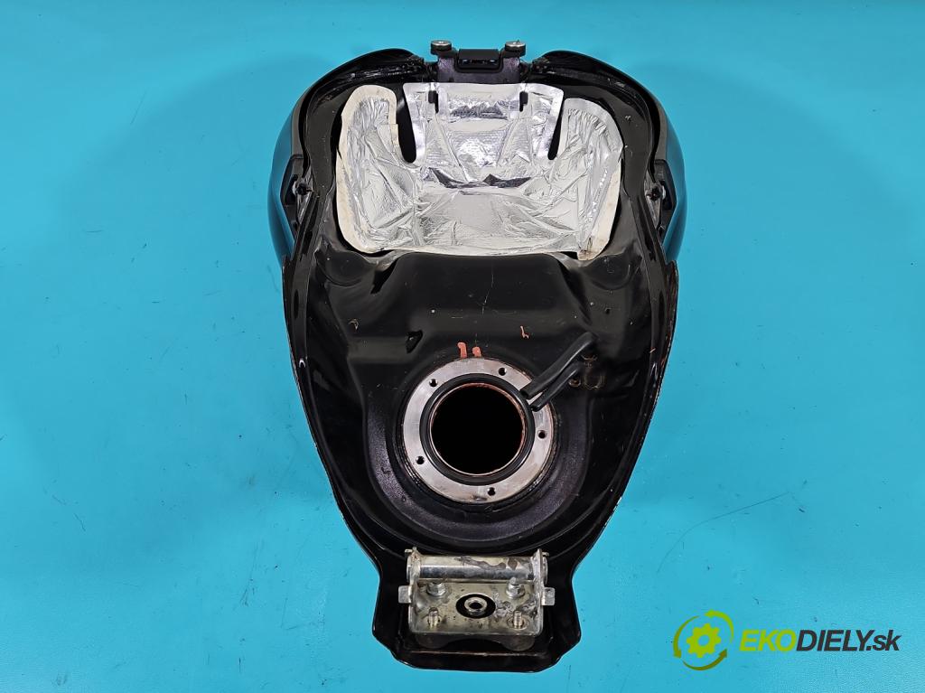 Suzuki SFV650 2009-2016 0.6 V2 72 HP manual 53 kW 645 cm3 2- Nádrž: palivo  (Palivová nádrž)