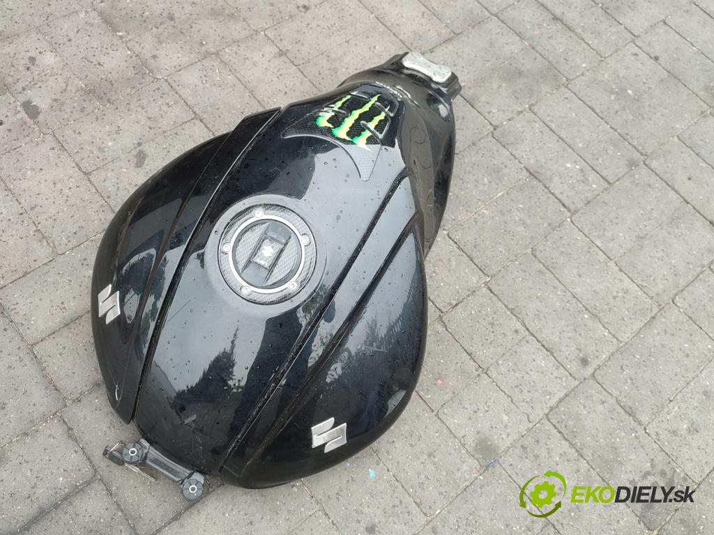 Suzuki SFV650 2009-2016 0.6 V2 72 HP manual 53 kW 645 cm3 2- Nádrž: palivo  (Palivová nádrž)