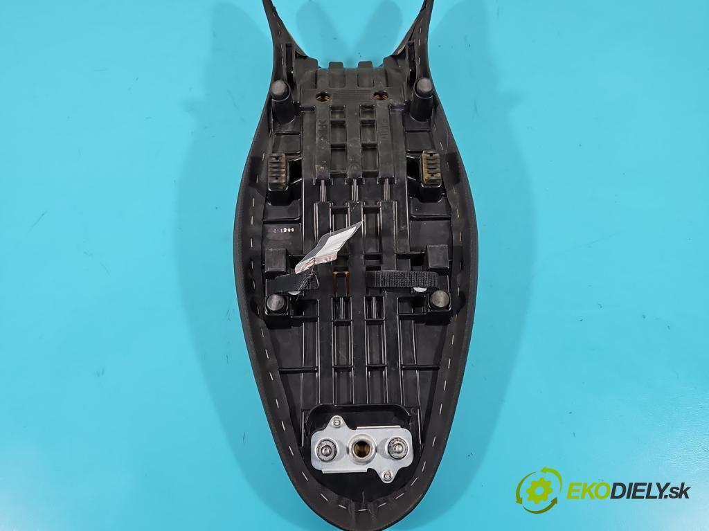 Suzuki SFV650 2009-2016 0.6 V2 72 HP manual 53 kW 645 cm3 2- Sedačka ľavý  (Sedačky, sedadlá)